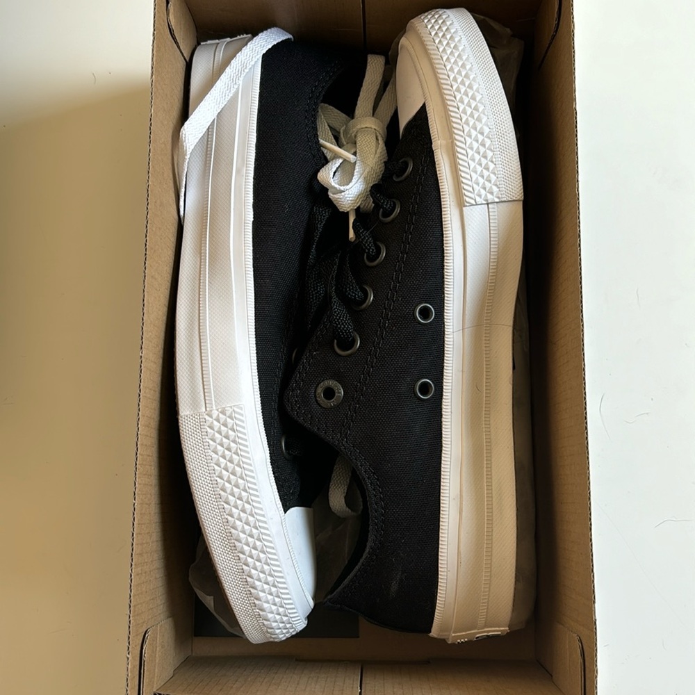 NEW Chuck 2 converse